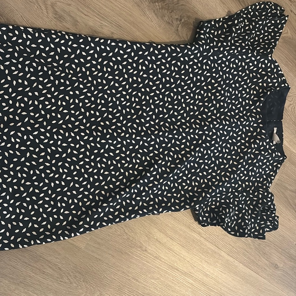 H and M women’s dress like new. Size 6